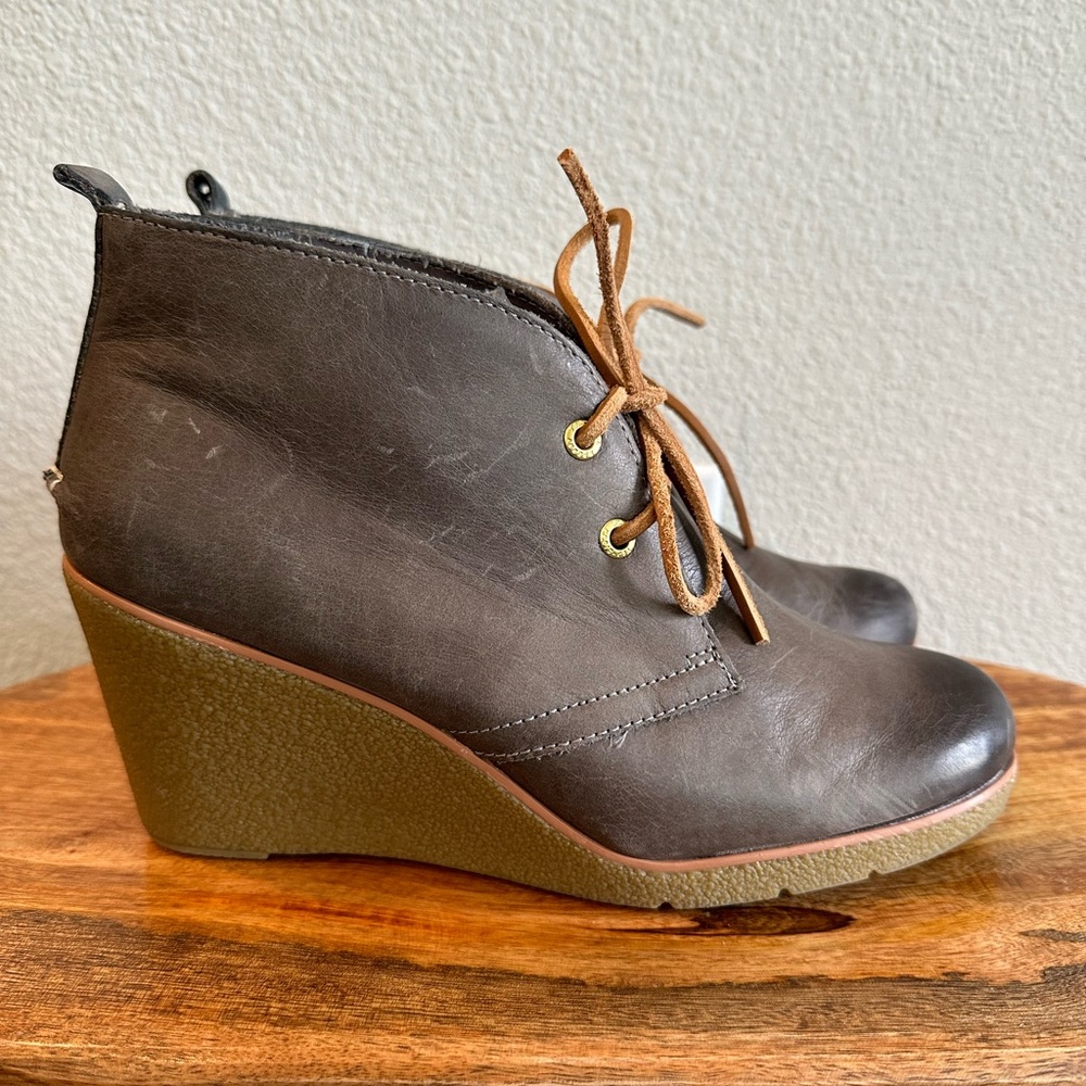 Gorgeous Sperry Top-Sider Harlow Graphite Burnished Leather Wedge Booties